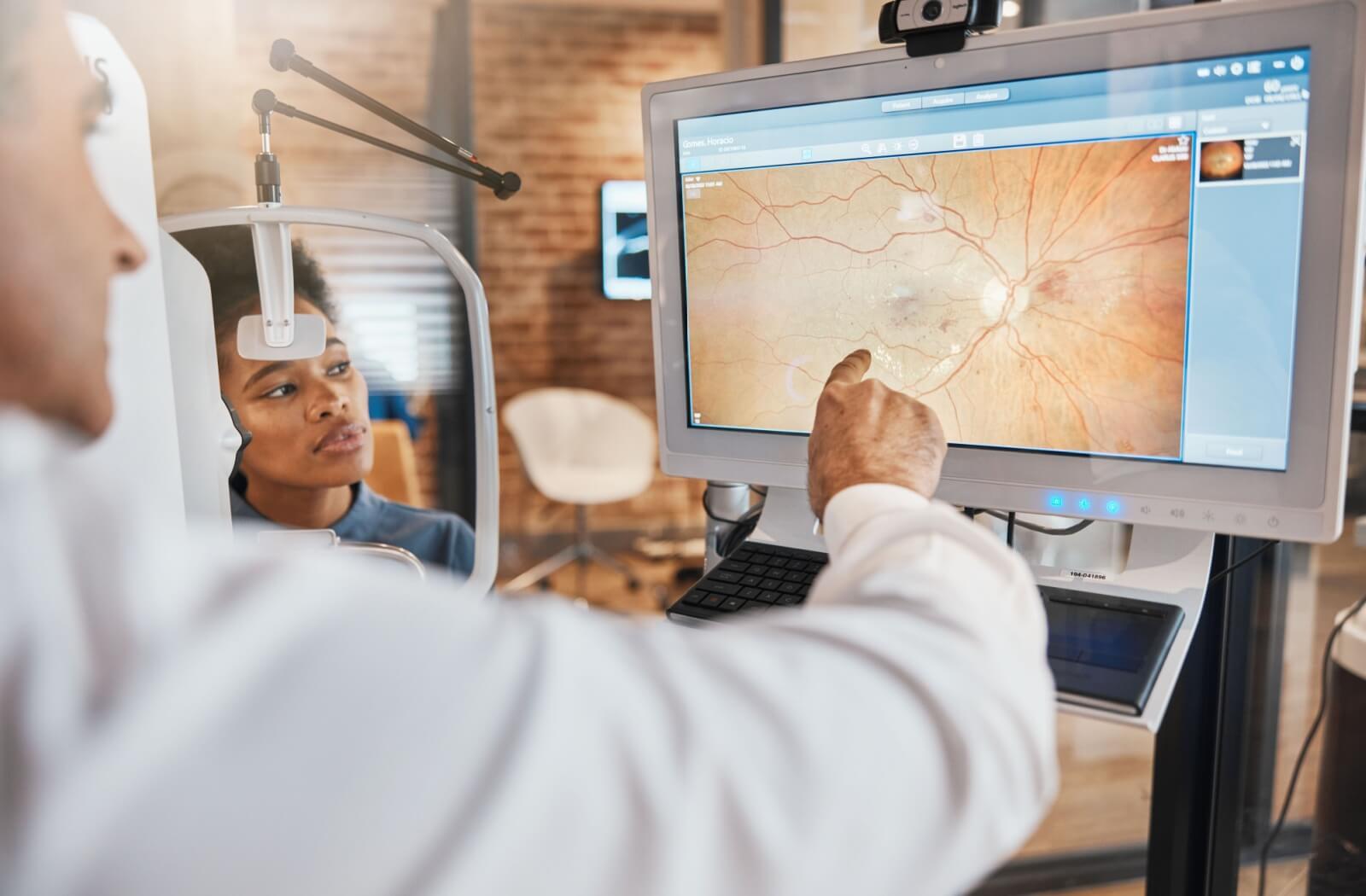 An eye doctor discusses the findings of a patient's retinal photos during their routine eye exam.